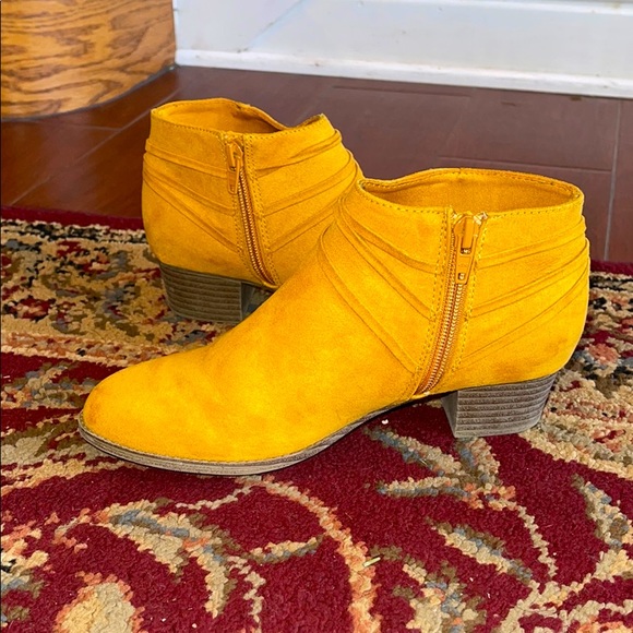 Yellow Dress Shoes - Picture 2 of 2